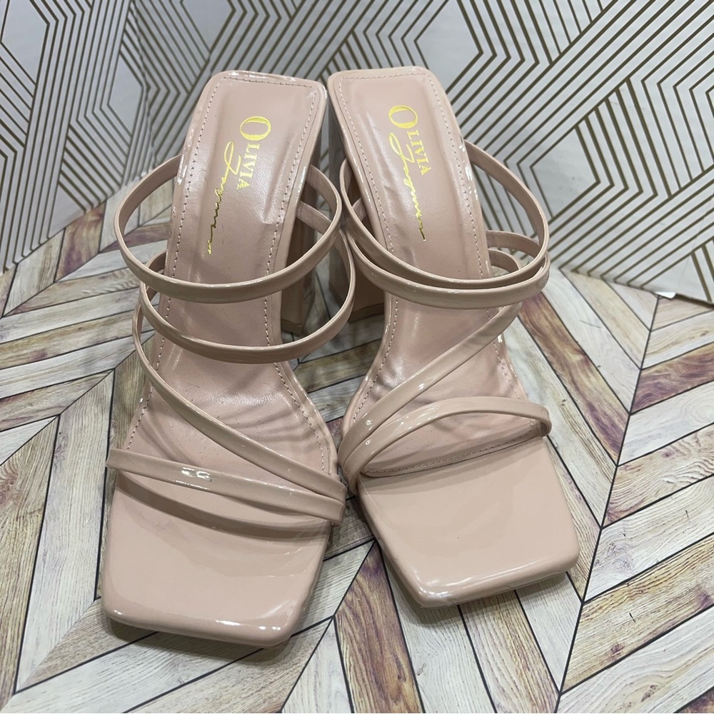 Olivia Ferguson Nude Strappy Heeled Sandal Chunky Heel Size 6 sb‎